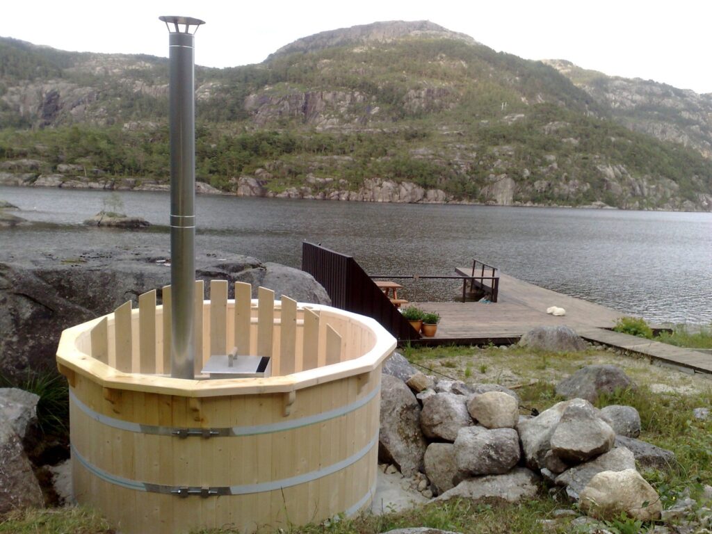Houten hottub “Basic” met ingebouwde kachel