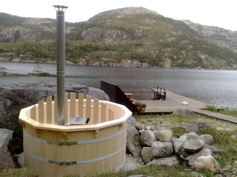 Houten hottub "Basic" met ingebouwde kachel